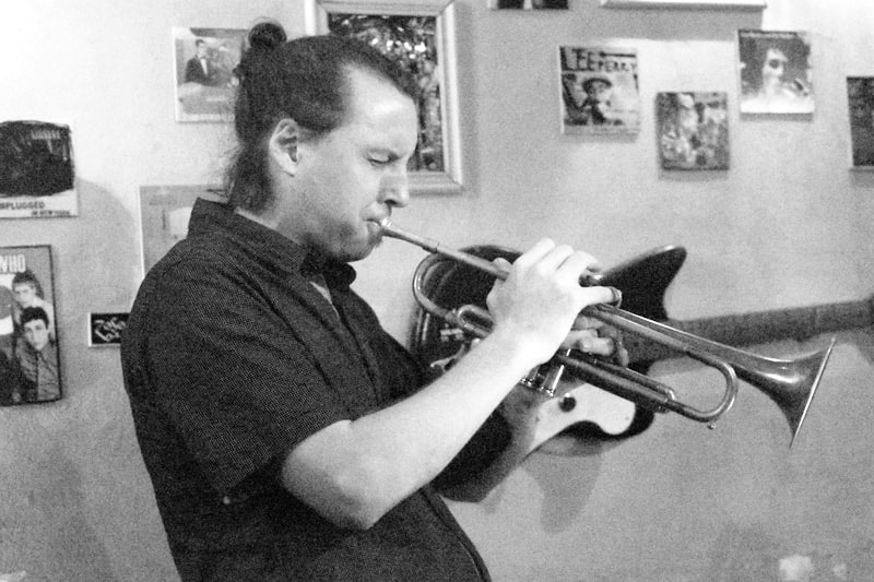 Juan Badenas tocando la trompeta